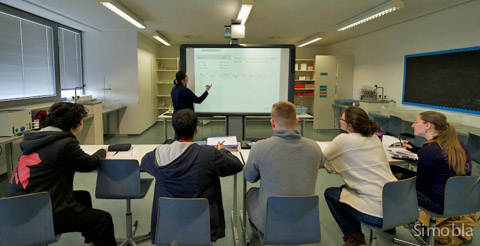 In den Klassenräumen wird auf Englisch unterrichtet, denn die Schülerschaft ist international. Fotos: Hans-Joachim Schulz